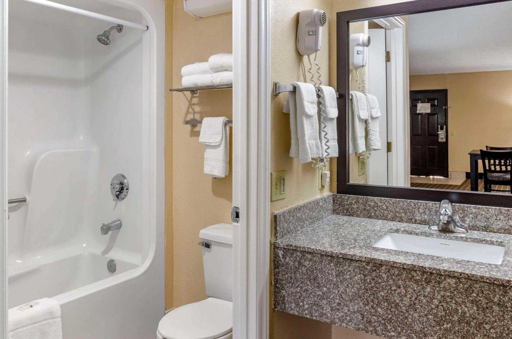 Quality Inn Hillsville Exteriör bild