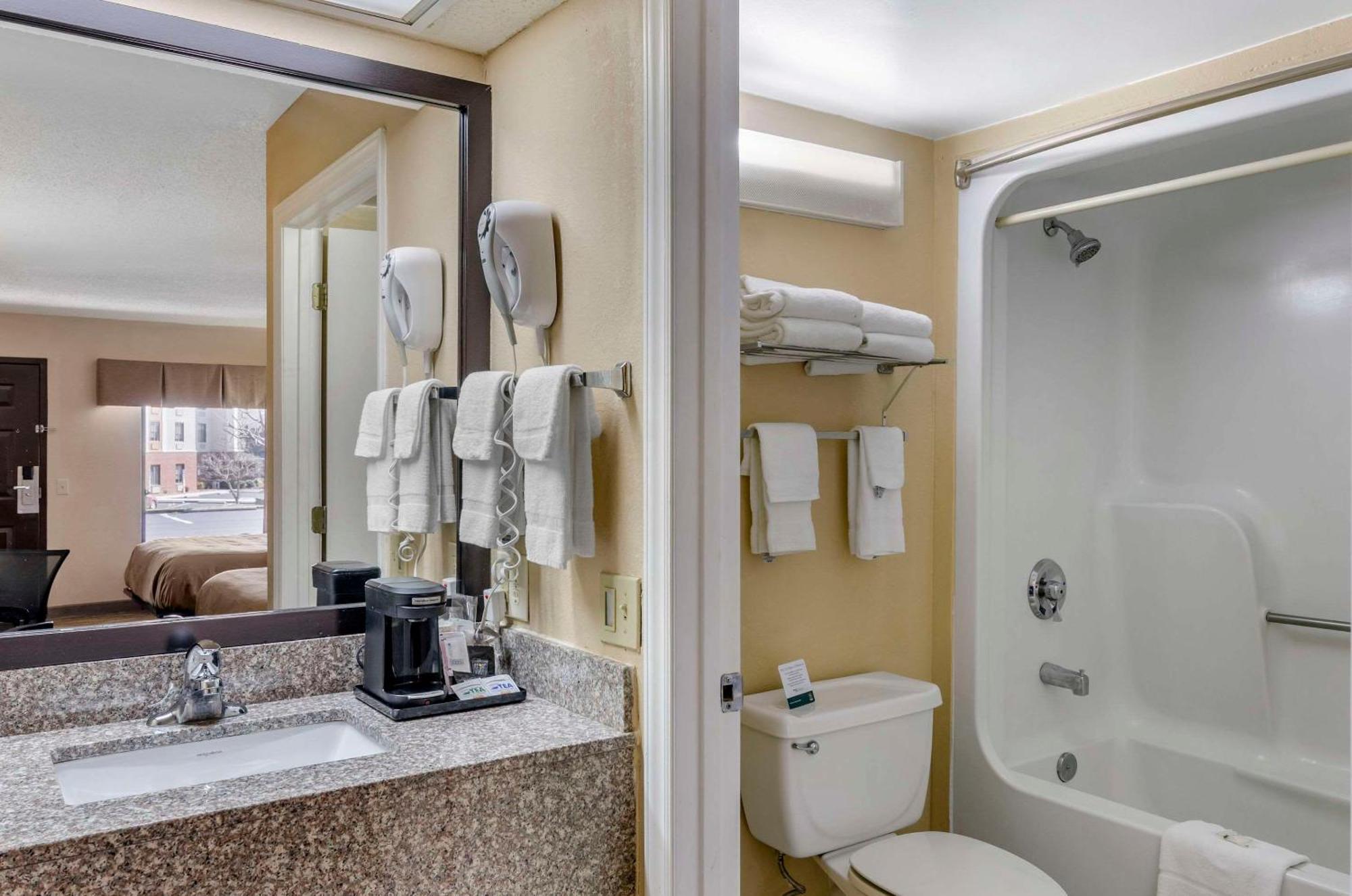 Quality Inn Hillsville Exteriör bild