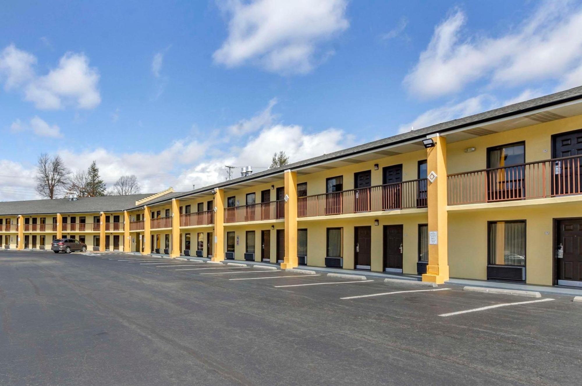 Quality Inn Hillsville Exteriör bild
