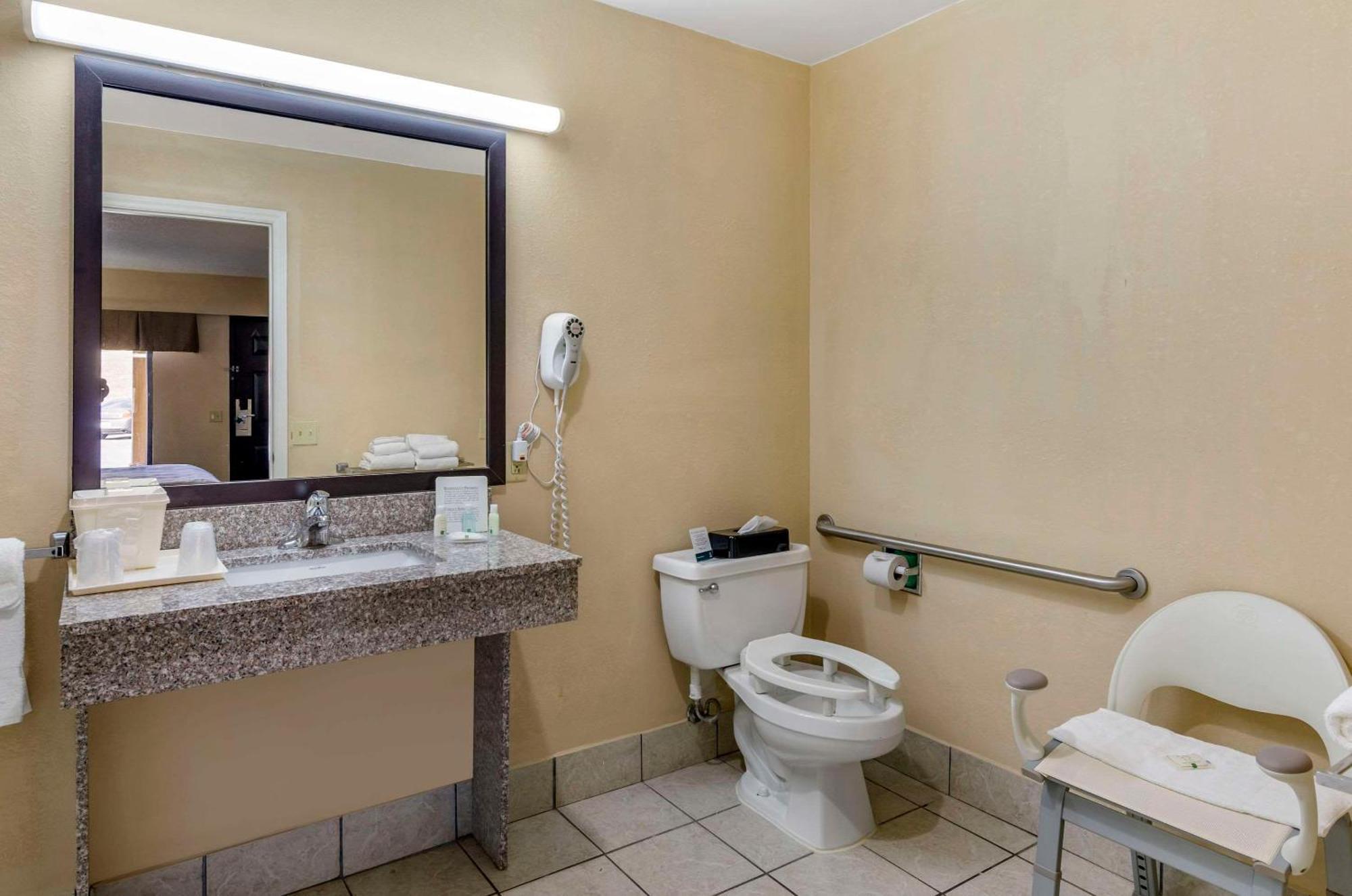Quality Inn Hillsville Exteriör bild
